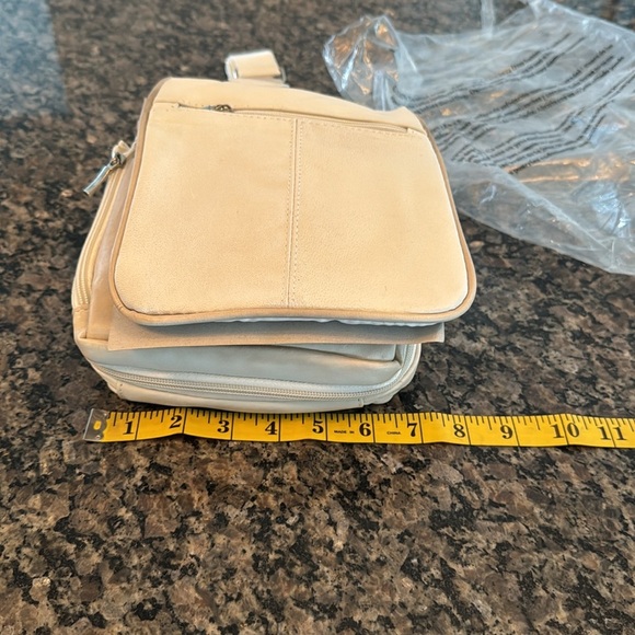 Button vintage genuine leather white crossbody NWT 2 - Picture 8 of 14